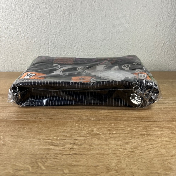 Nightmare Before Christmas Harveys Convertible Clutch Patchwork LE250 NWT NEW - Picture 6 of 7